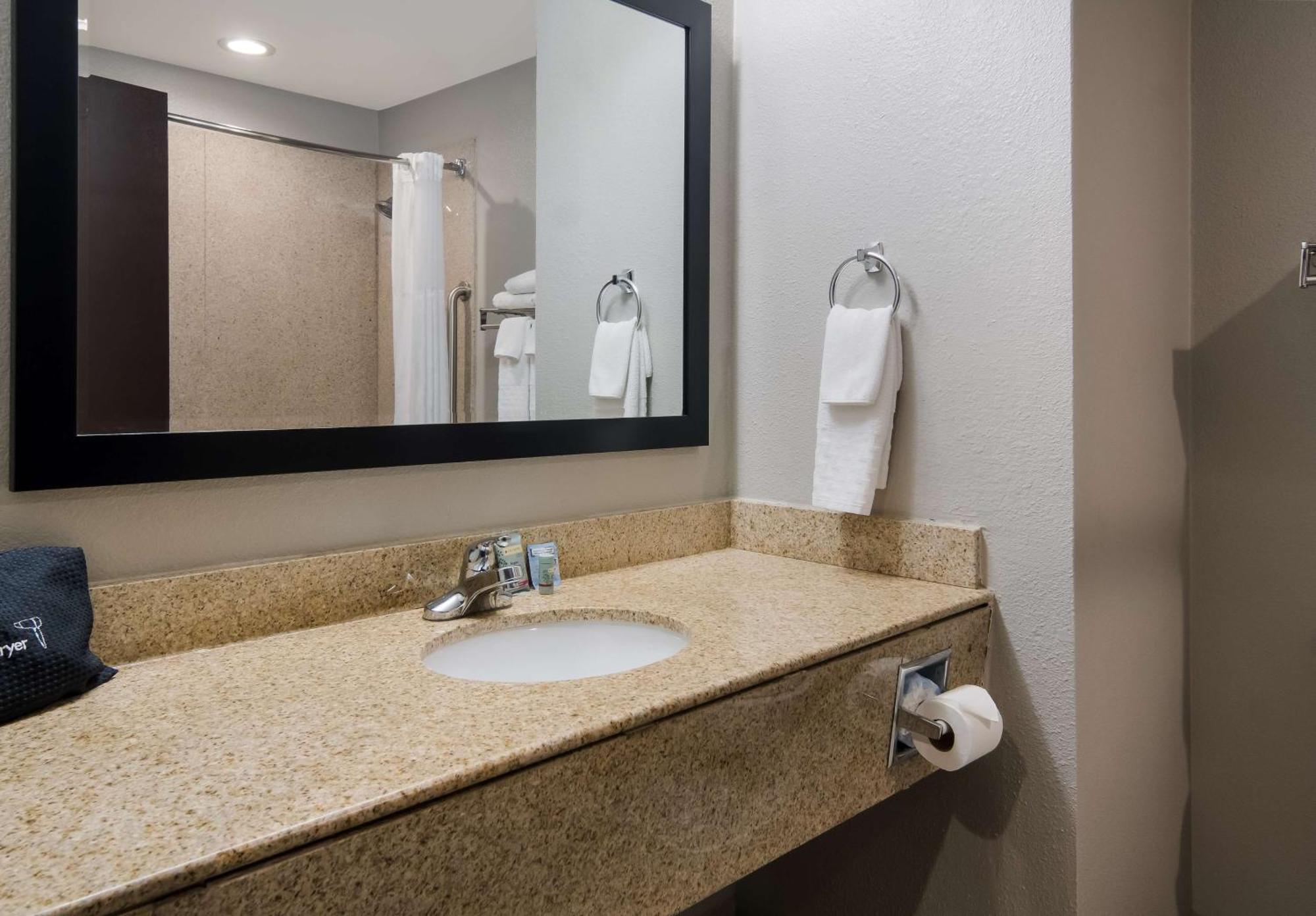 Best Western Eastland Bagian luar foto